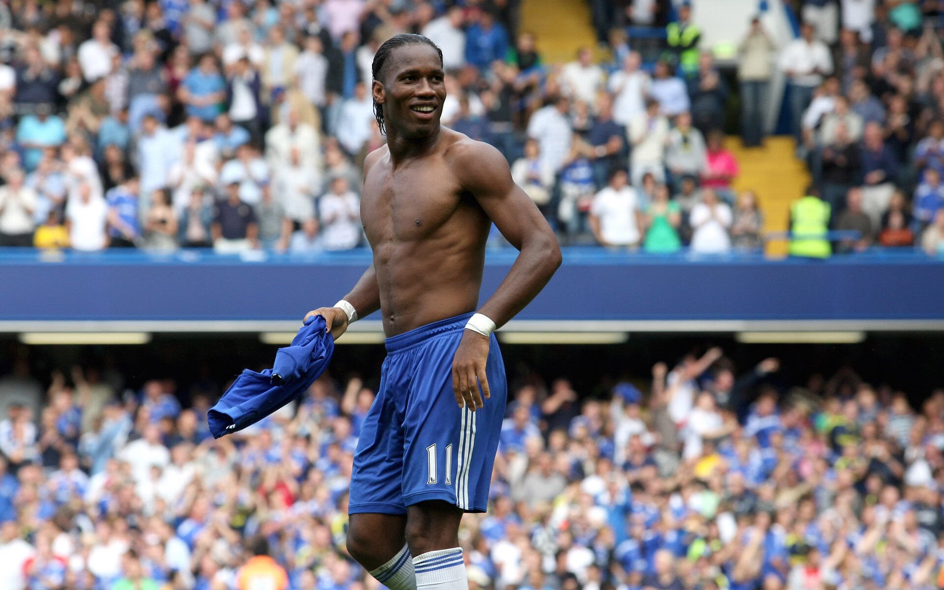 俱乐部在球员发展路径上制订长期计划并公布，俱乐部未来发展规划与预期收益分配该如何协调